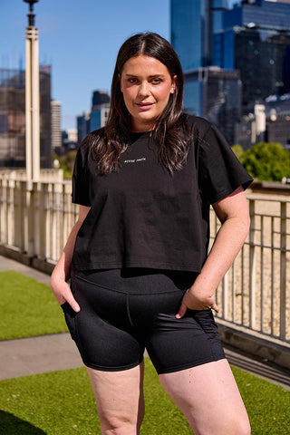 Model wears an XL. She is a size 16 and is 176cm tall.