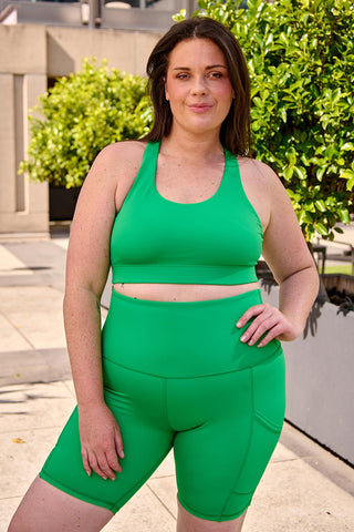 Model wears a XL. She is size 16 and 175cm tall.