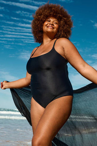 Model wears a XL. She is a size 16, wears a 16E bra and is 180cm tall.