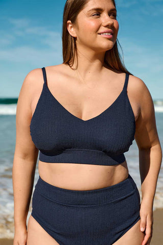 Model wears an XL. She is a size 16 and 175cm tall.