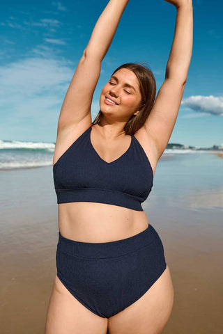 Model wears an XL. She is a size 16 and 175cm tall.