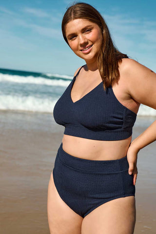 Model wears an XL. She is a size 16 and 175cm tall.