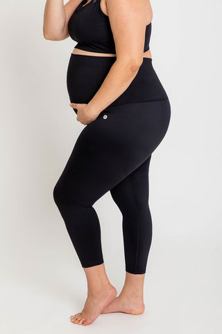 Model wears size 2XL. She is size 18 and 27 weeks pregnant.