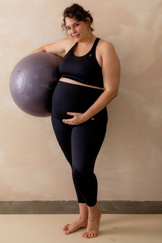 Model wears a 2XL. She is a size 18-20, 163cm tall and 29 weeks pregnant.