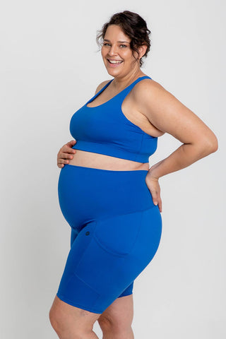 Model wears a 2XL. She is a size 18-20, 163cm tall and 29 weeks pregnant.