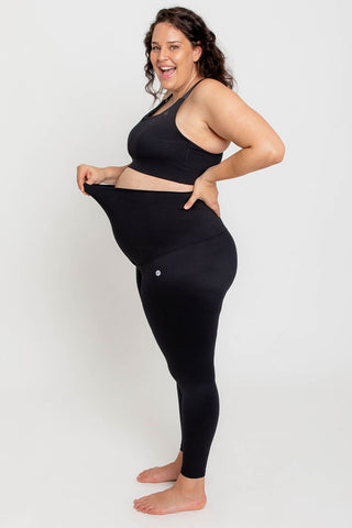 Model wears size 2XL. She is size 18, 184cm tall and 32 weeks pregnant.