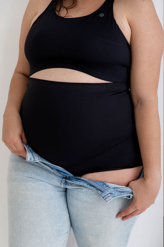 Model wears a 2XL. She is size 18, 184cm tall and 32 weeks pregnant.