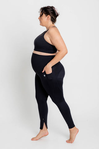 Model wears a 2XL. She is size 18, 184cm tall and 32 weeks pregnant.