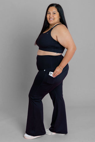 Model wears a 2XL. She is a size 18-20 and 165cm tall.