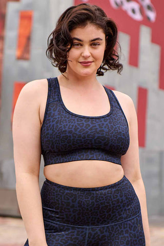 Model wears a L. She is a size 16, wears a 14DD bra and is 172cm tall.