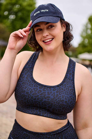 Model wears a L. She is a size 16, wears a 14DD bra and is 172cm tall.