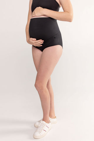 Model wears a S. She is a size 8 and 175cm tall and 29 weeks pregnant.