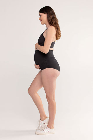 Model wears a S. She is a size 8 and 175cm tall and 29 weeks pregnant.