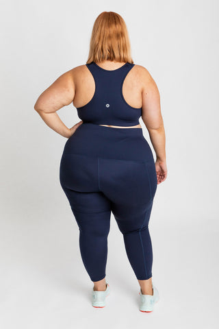 Model wears a 3XL. She is size 24 and 175cm tall.