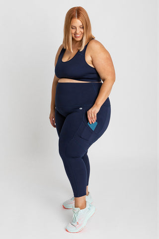 Model wears a 3XL. She is size 24 and 175cm tall.