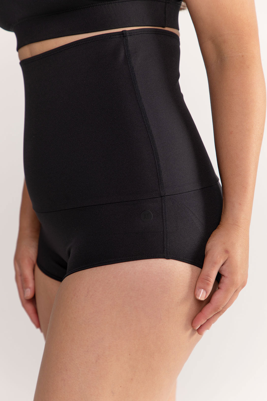https://www.activetruth.com.au/cdn/shop/products/postnatal-recovery-brief-underwear-black-large-side2.jpg?v=1659482091